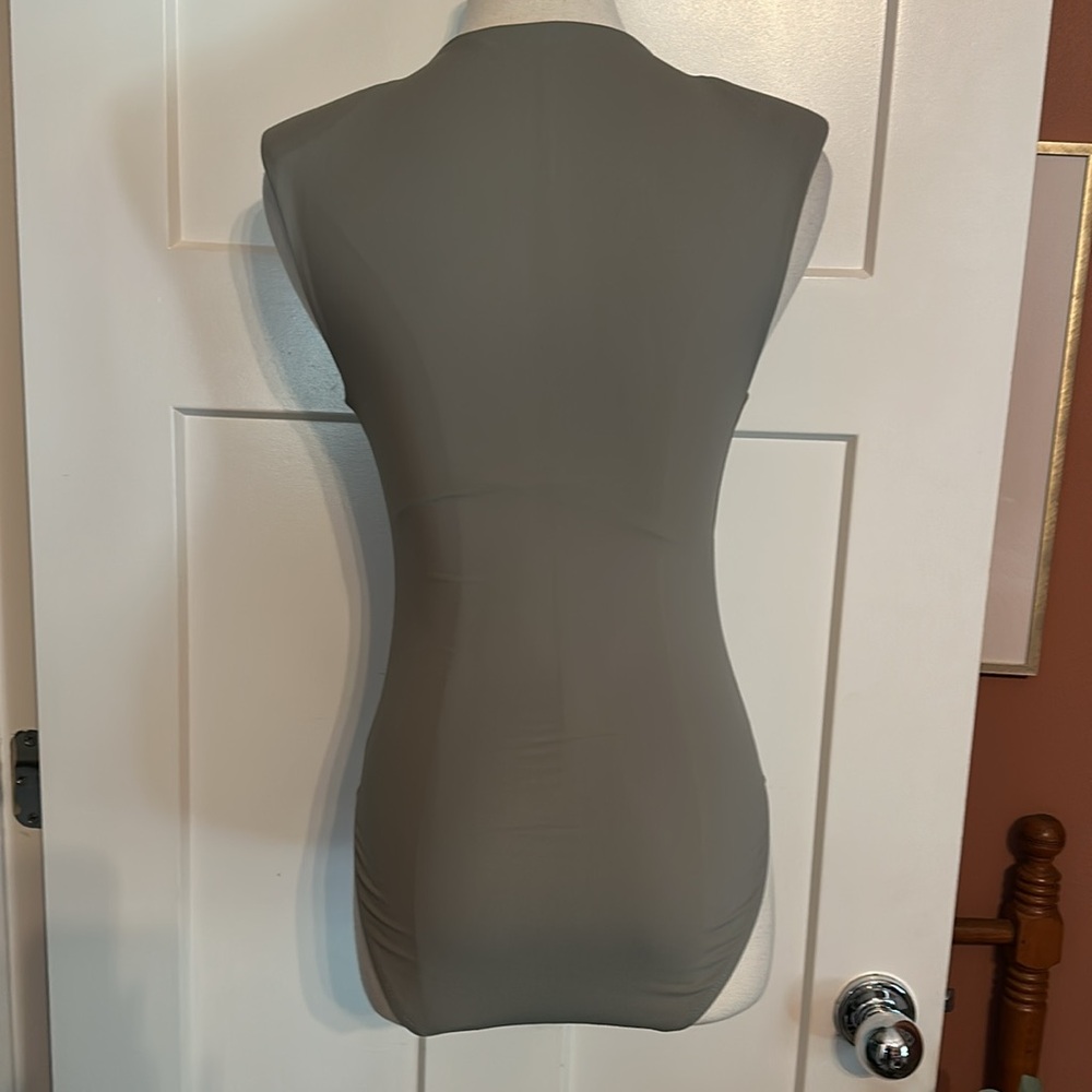 Zara olive gray shoulder pads S sleeveless lined fitted snaps bodysuit - Picture 8 of 12